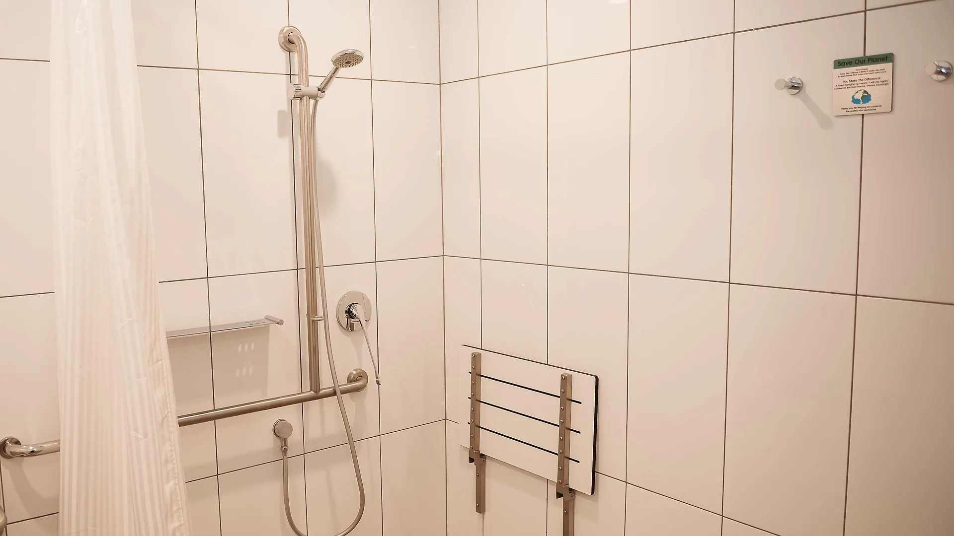 Best Western Plus North Lakes Hotel